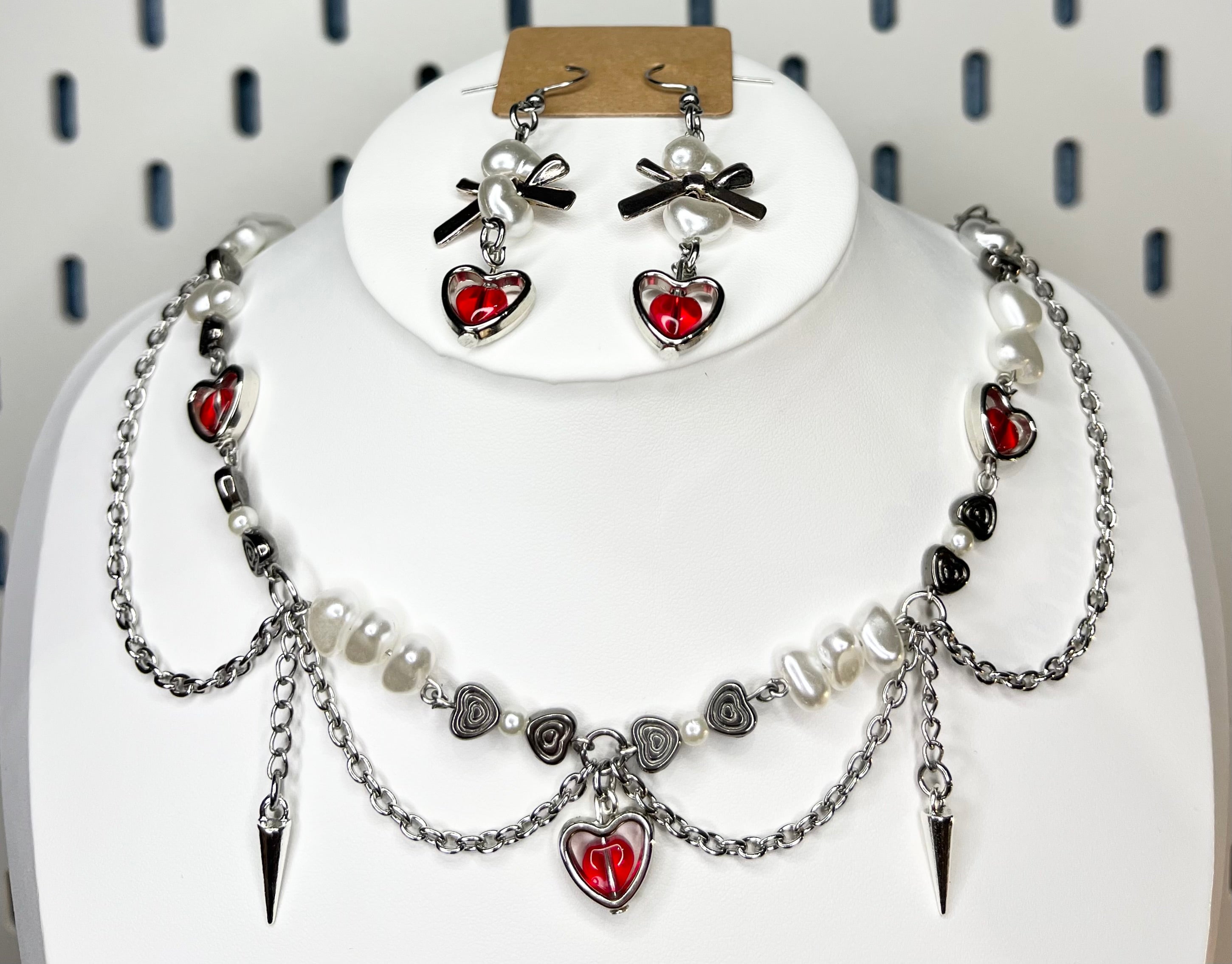 Zestaw Biżuterii z motywem serc ( Naszyjnik + Kolczyki )