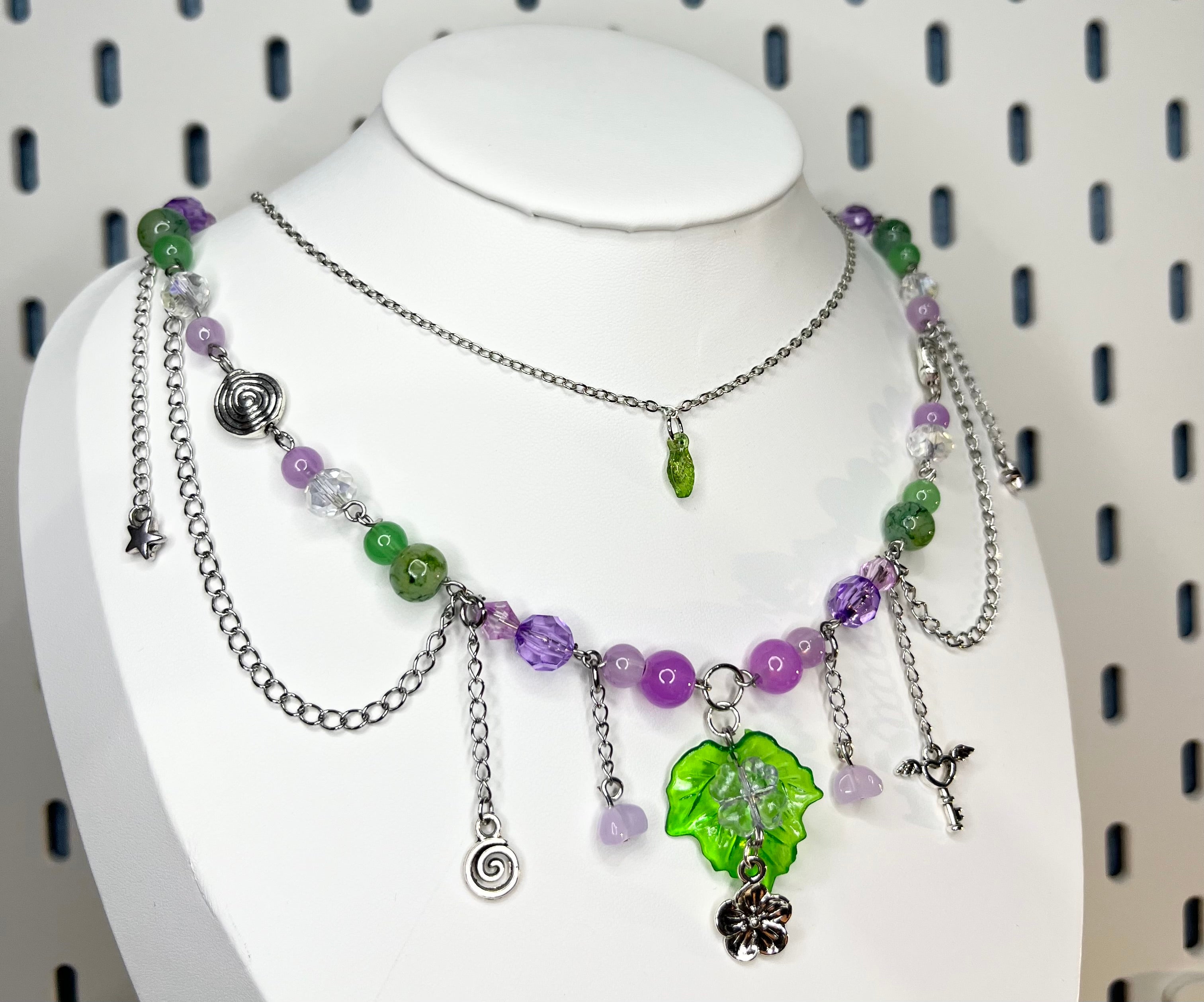 Zestaw Naszyjników z motywem Kwiatów