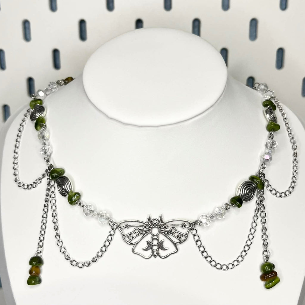 Naszyjnik z motywem lasu