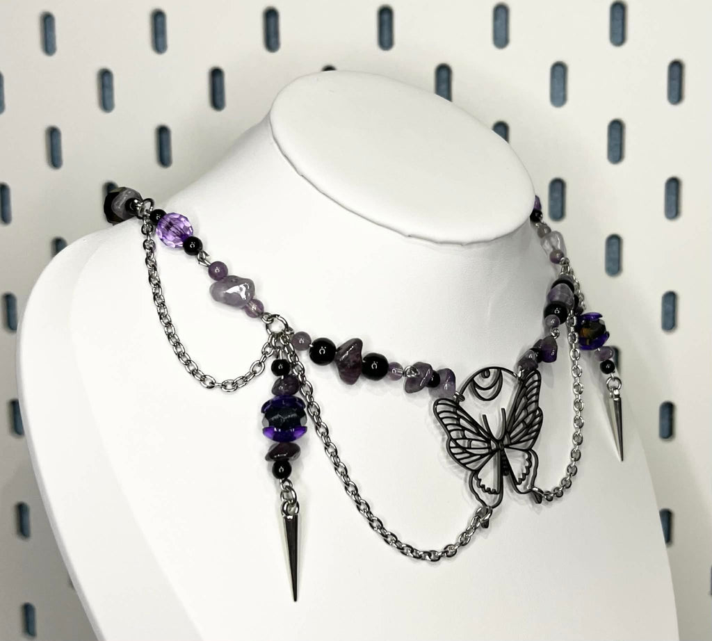 Naszyjnik z motywem ćmy i Ametystu