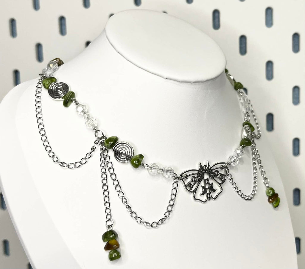 Naszyjnik z motywem lasu