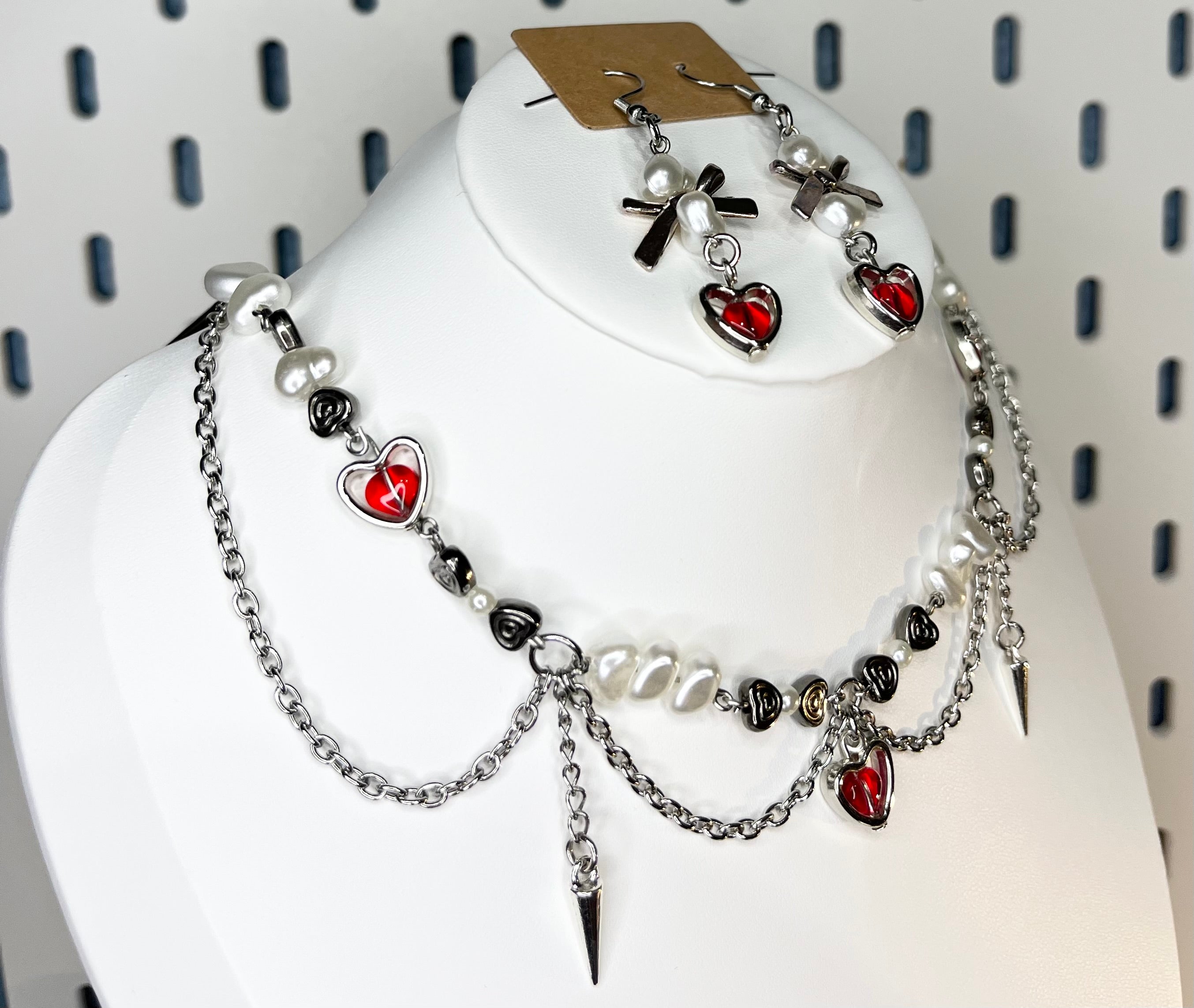 Zestaw Biżuterii z motywem serc ( Naszyjnik + Kolczyki )