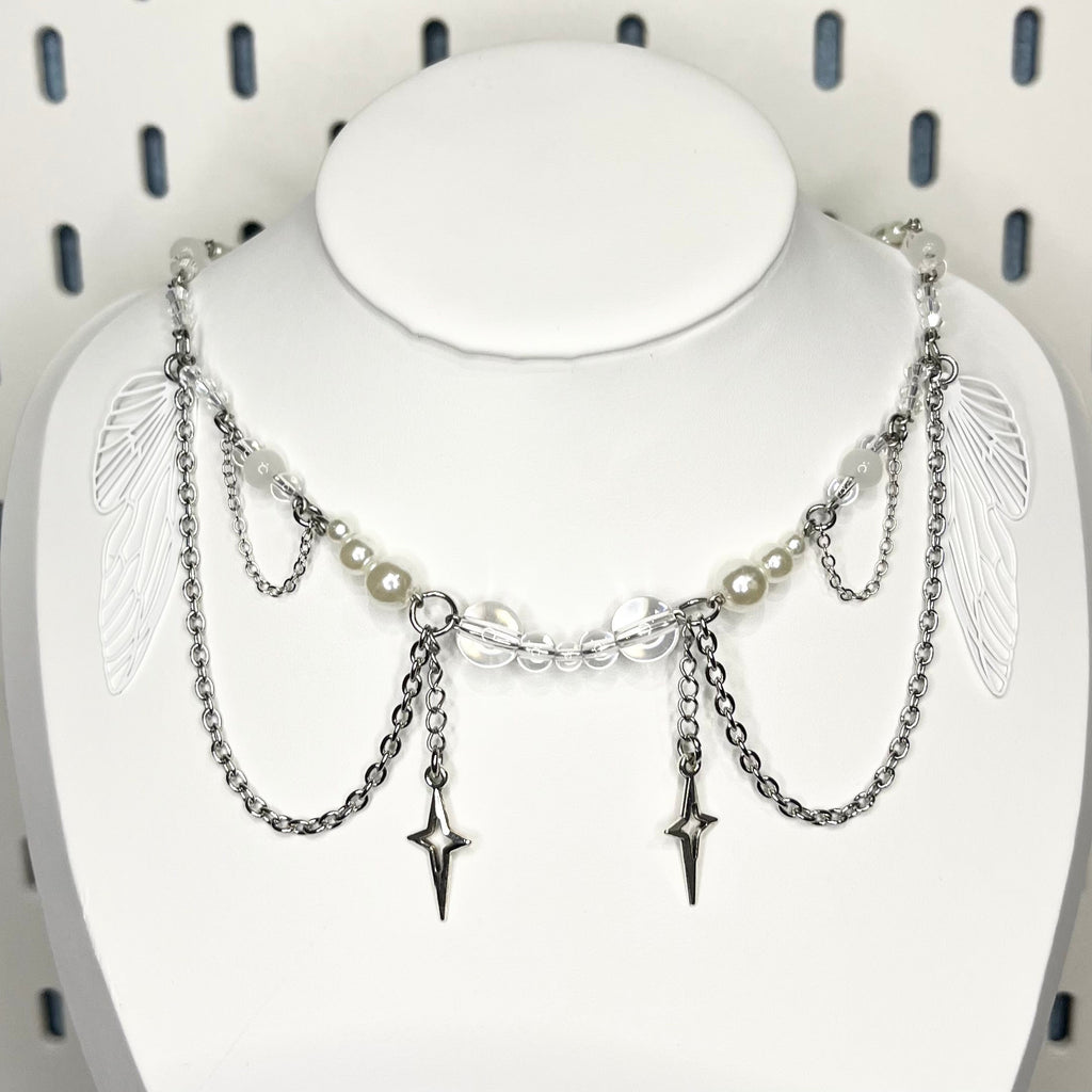 Naszyjnik z Delikatnym Motywem Białego Motyla