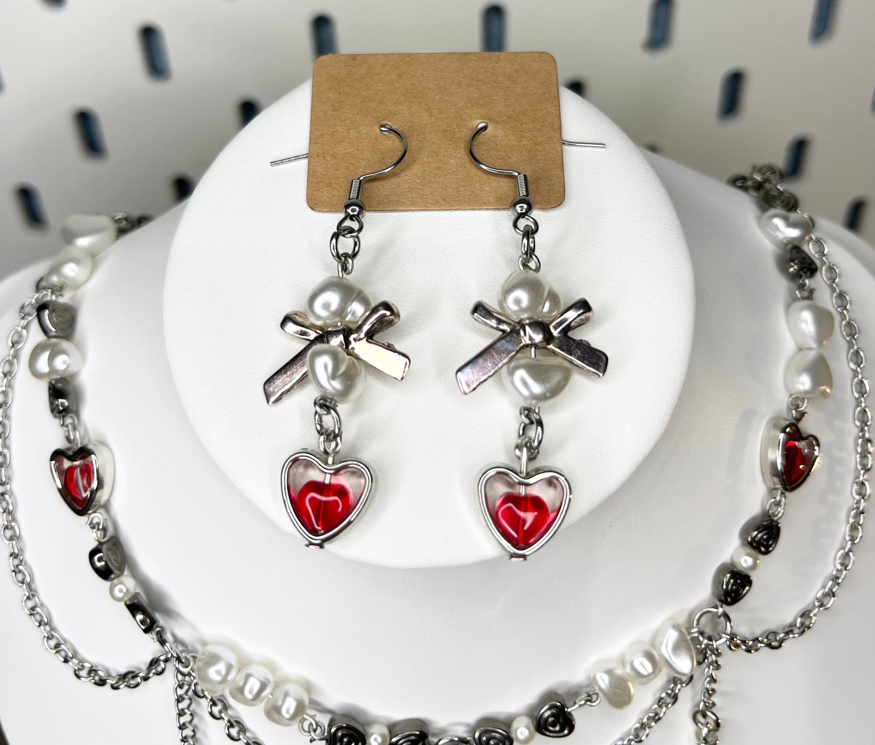 Zestaw Biżuterii z motywem serc ( Naszyjnik + Kolczyki )