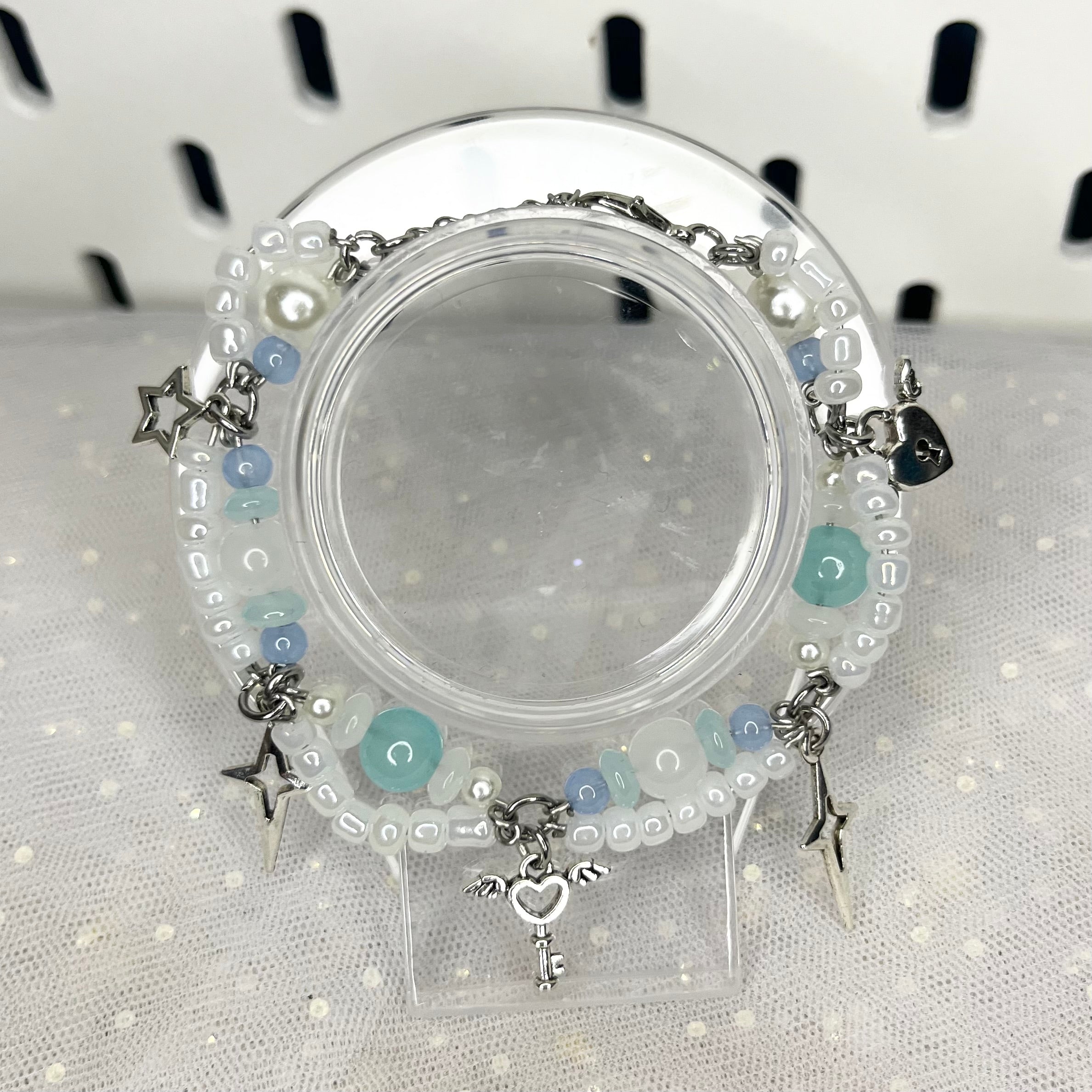 Bransoletki w różnych wersjach kolorystycznych